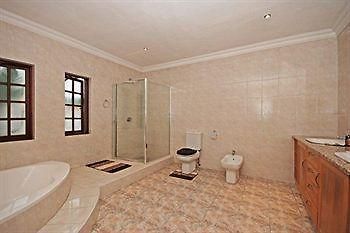 Отель 354 On York Avenue Randburg Экстерьер фото